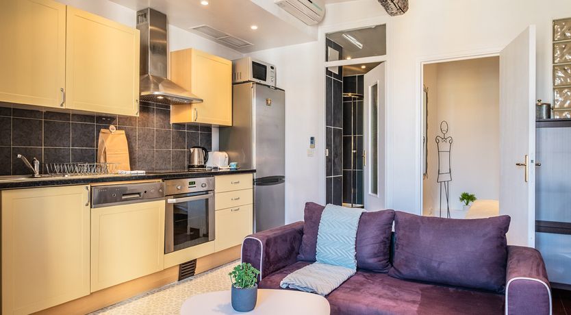 Photo of Belle Nuage - Overlooking Place Rosetti