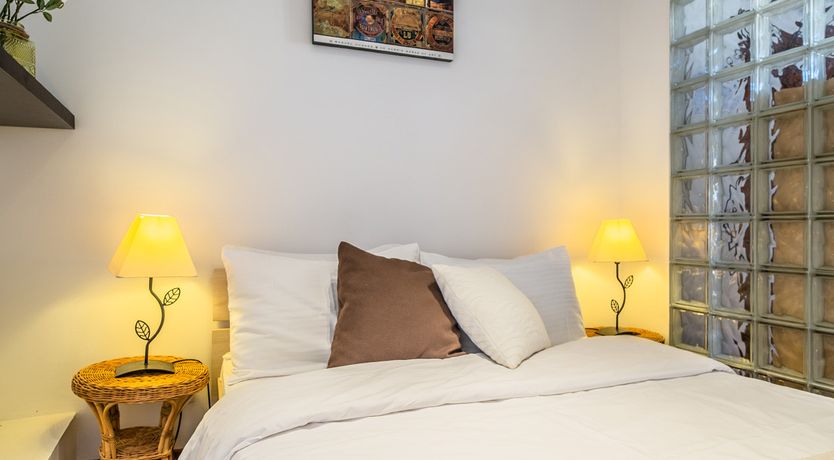 Photo of Belle Nuage - Overlooking Place Rosetti