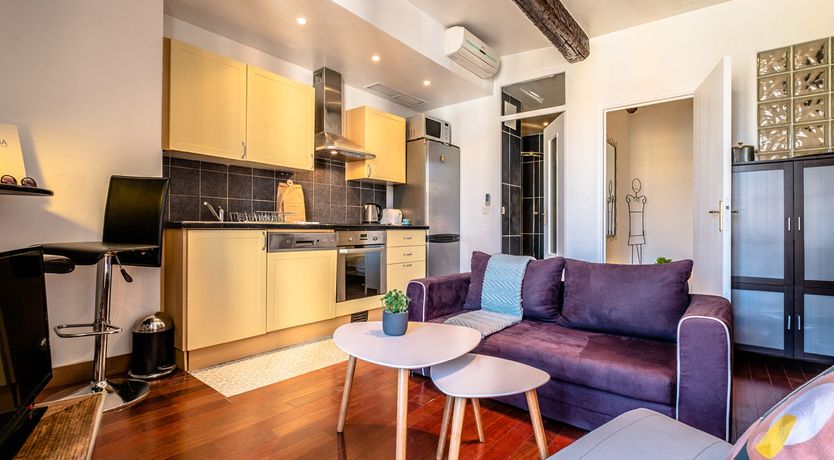 Photo of Belle Nuage - Overlooking Place Rosetti