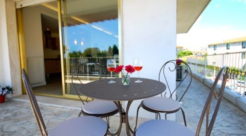 Photo of Coco - Slick modern port-side pad