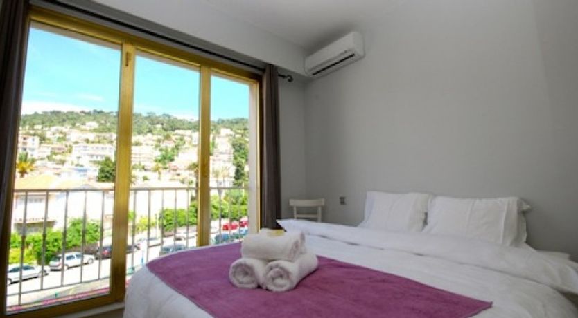 Photo of Coco - Slick modern port-side pad