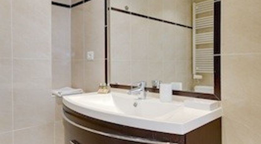 Photo of Yasmin - charm mixed with chic in Massena