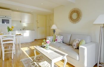 Yasmin - charm mixed with chic in Massena Cottage