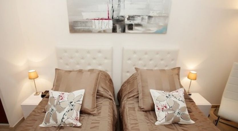 Photo of Violet - Stylish, Contemporary Apartment