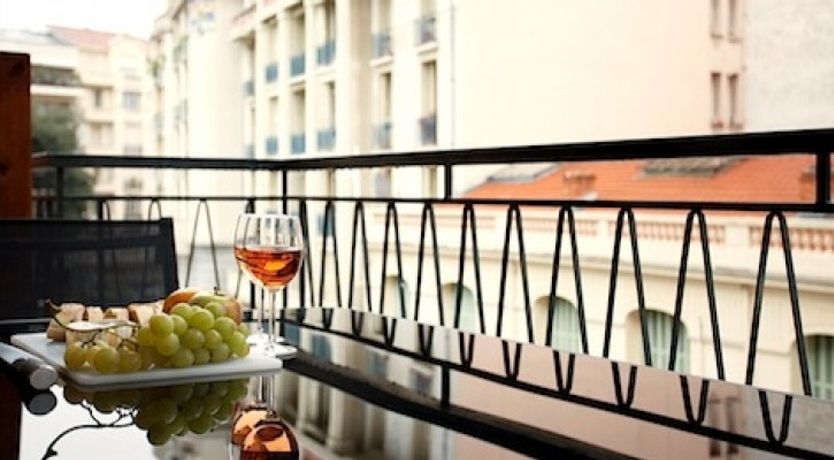 Photo of Violet - Stylish, Contemporary Apartment