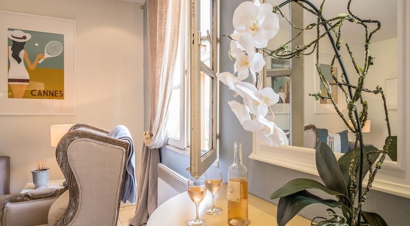 Photo of Eve - Vibrant Old Town location!