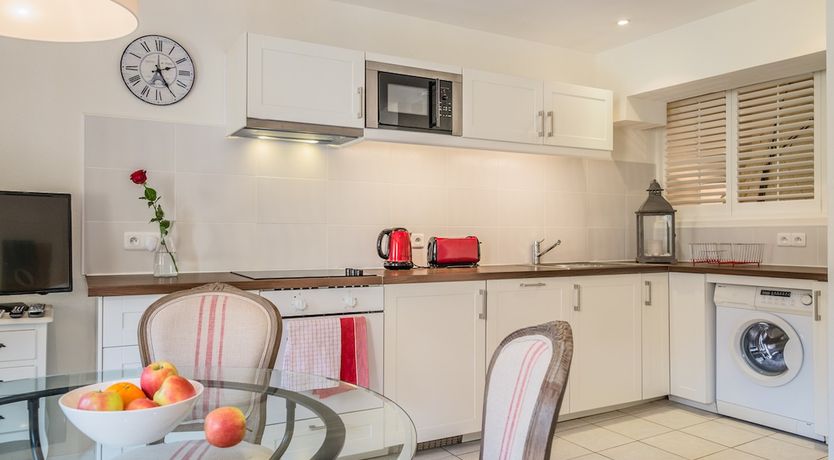 Photo of Eve - Vibrant Old Town location!