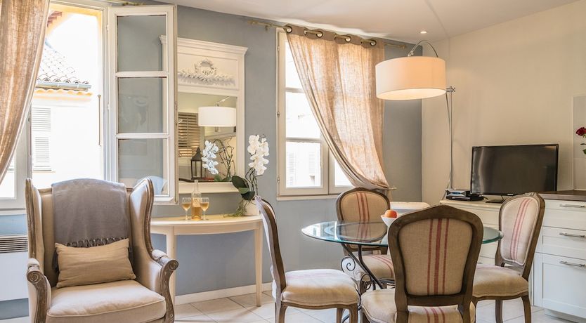 Photo of Eve - Vibrant Old Town location!