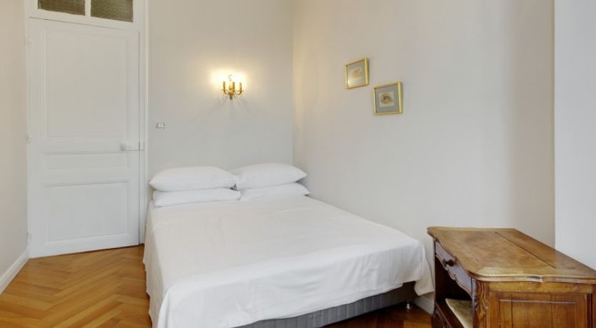 Photo of L'Authentique - Elegant & Spacious!