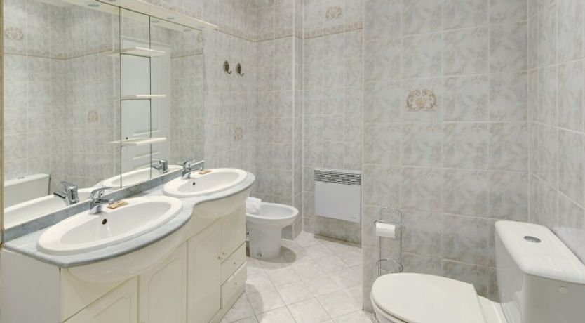 Photo of L'Authentique - Elegant & Spacious!