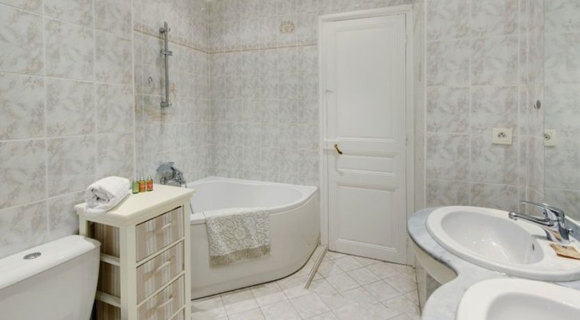 Photo of L'Authentique - Elegant & Spacious!