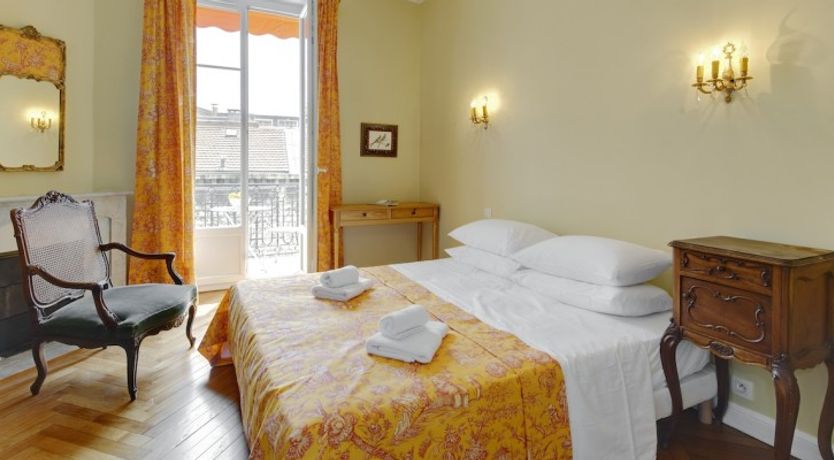 Photo of L'Authentique - Elegant & Spacious!