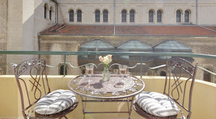 Photo of Le Joli - Stunning Balcony & Great location!