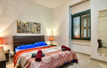 Spacious Sliema 2-Bedroom Apartment  Holiday Home