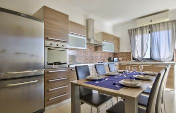 Stunning, Sliema, Comfortable, 3-bedroom Apartment Holiday Home