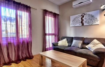 Sunny Sliema 2-bedroom Apartment Holiday Home