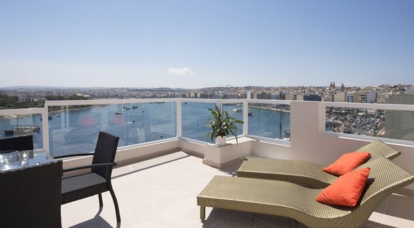 Photo of Amazing Views Seafront 3-bedroom Penthouse