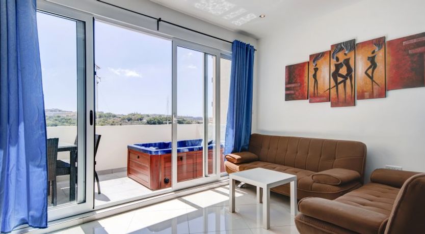 Photo of Sunny 2-bedroom with terrace and Seaviews