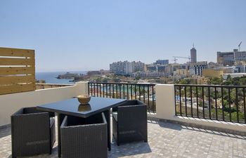 St Julians Hill Duplex 3 bedroom Penthouse Holiday Home