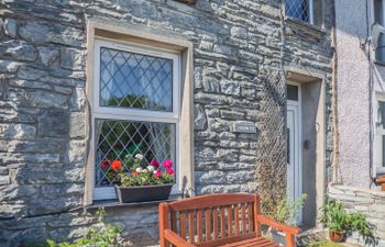 7 Dolydd Terrace Holiday Cottage