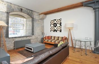 10 Clarence Royal William Yard Plymouth PL1 3RP (Drakes Wharf) Apartment