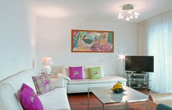 Goldenhorn Apt.F Holiday Home