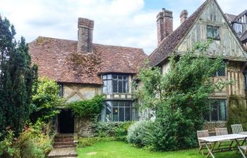 Tudor Wing Holiday Cottage