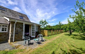 Little Bettws Holiday Cottage