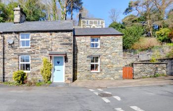 2 Efail Wen Holiday Cottage