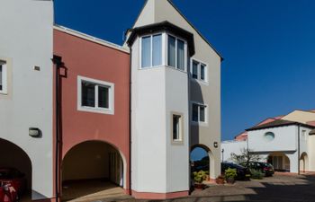 Waters Edge Balcony Apartment Apartment