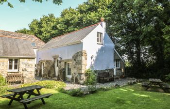 Longhouse Holiday Cottage