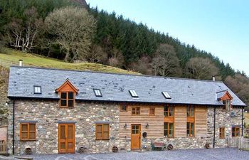 Ysgubor Pwlliago Holiday Home