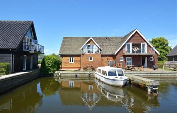 Marshmere  Holiday Home