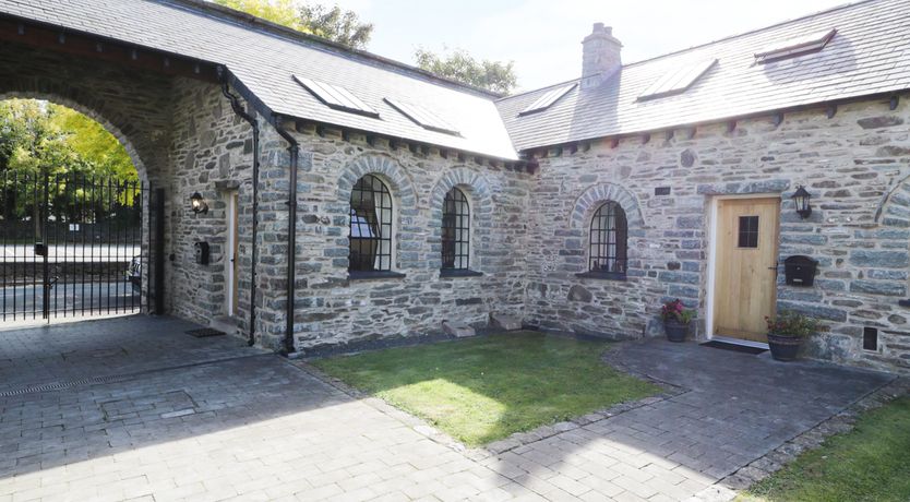 Photo of 3 Bythynnod yr Aran