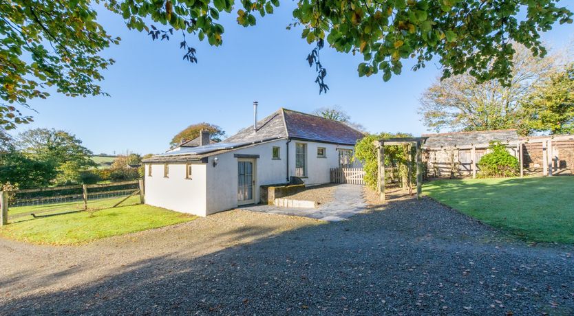 Photo of Dickins' Cottage, Trenarlett Farm