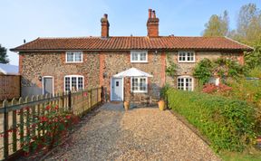 Photo of 2 Blomvyle Hall Cottage