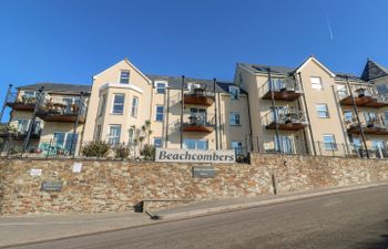 9 Beachcombers Apartments Apartment