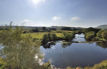 Riverside Penthouse Holiday Cottage