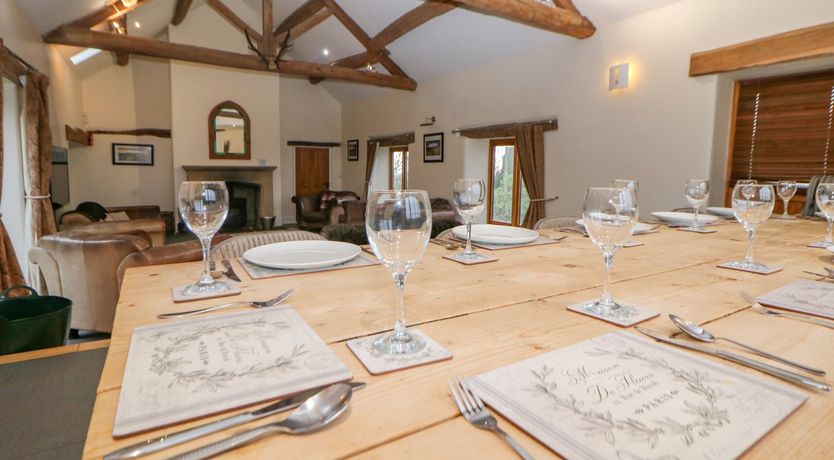 Photo of The Old Robin Hood