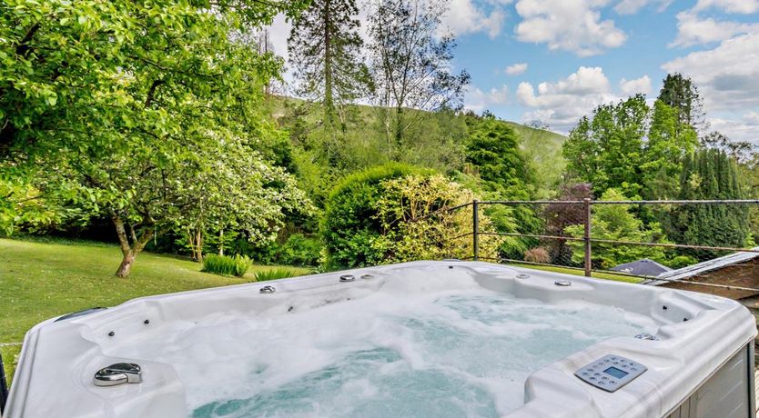 Photo of 5 Bed in Machynlleth