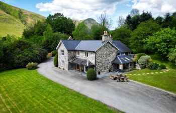 5 Bed in Machynlleth Holiday Cottage