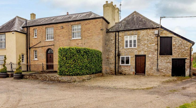 Photo of 7 Bed in Taunton