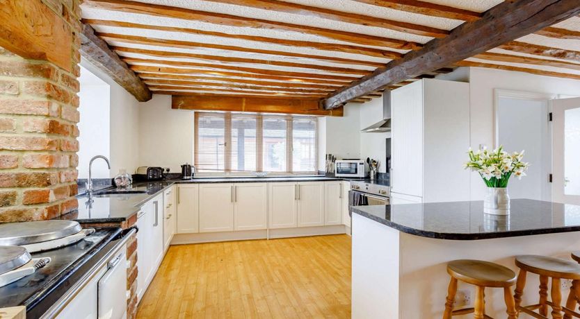 Photo of 7 Bed in Taunton