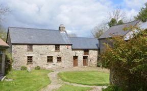 Photo of in Widecombe-in-the-Moor (36683)