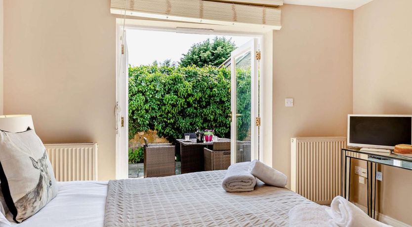 Photo of 2 Bed in Broadway