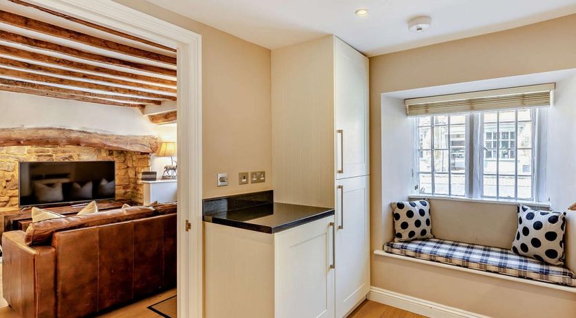 Photo of 2 Bed in Broadway
