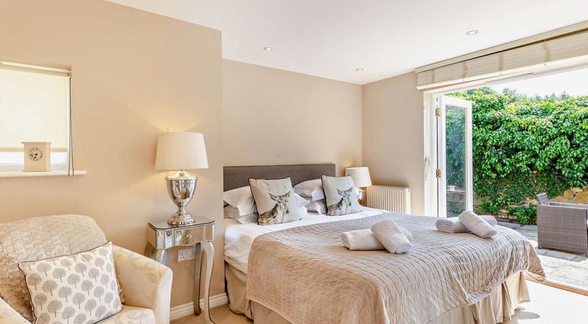 Photo of 2 Bed in Broadway