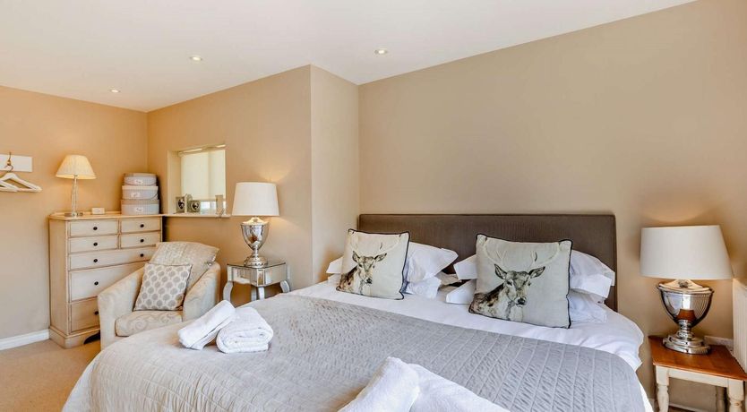 Photo of 2 Bed in Broadway
