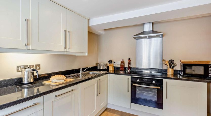 Photo of 2 Bed in Broadway