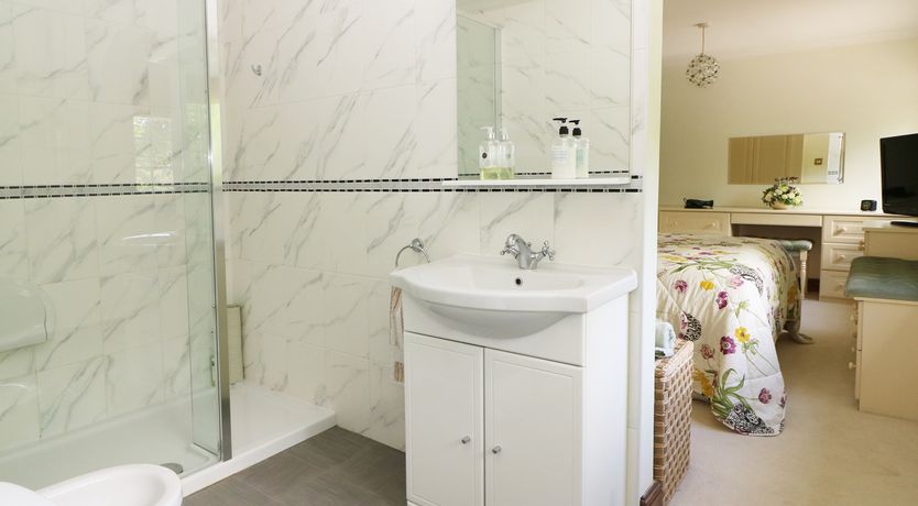 Photo of Miswells Cottages - Lake View